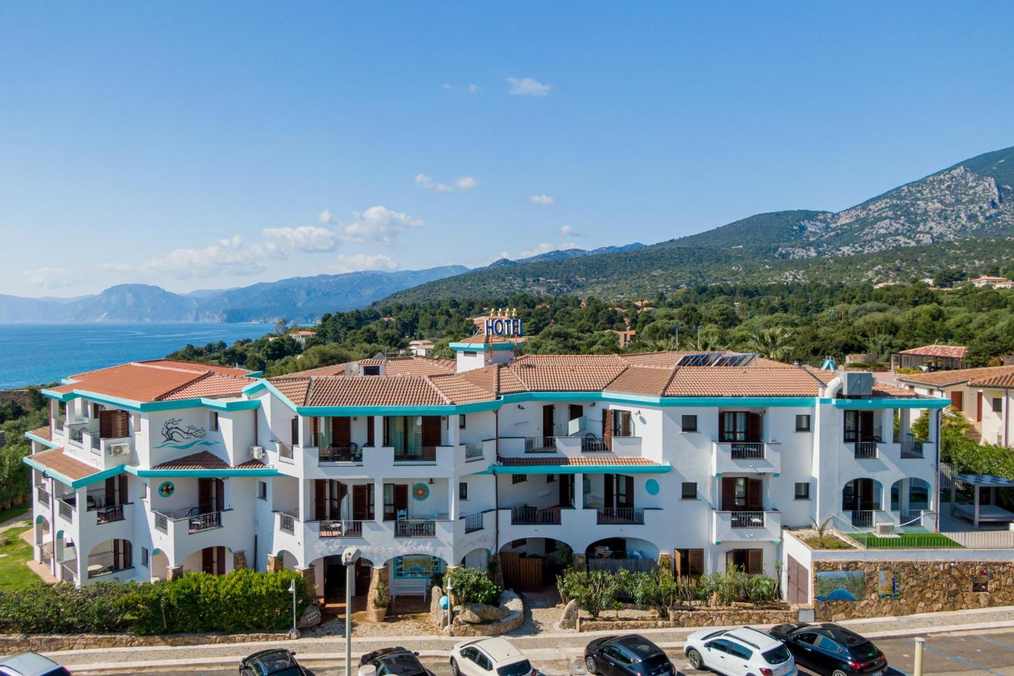 I Ginepri Hotel Cala Gonone Exteriör bild