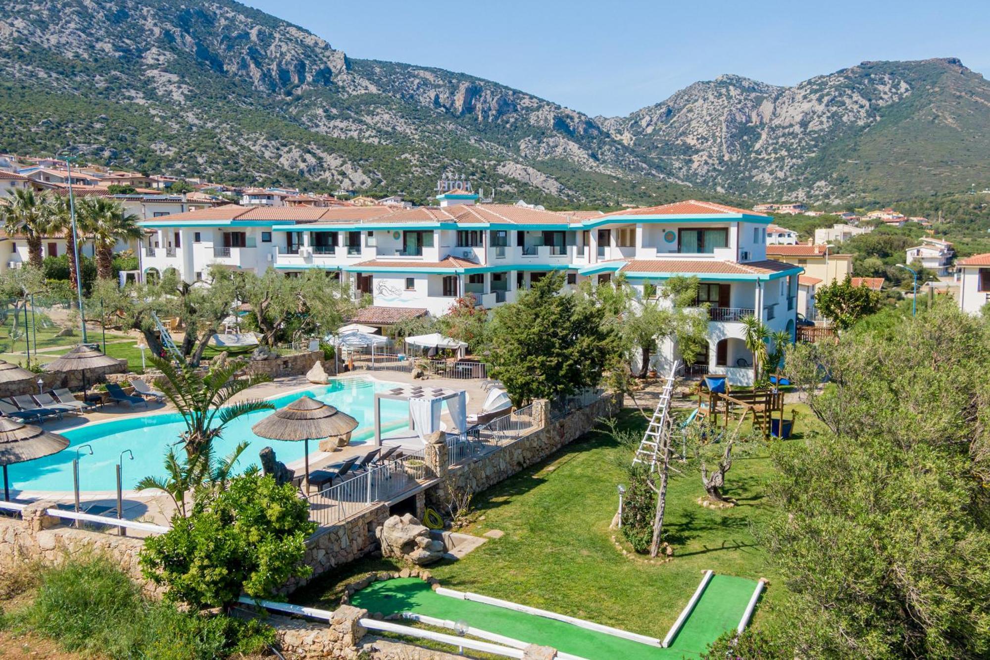 I Ginepri Hotel Cala Gonone Exteriör bild
