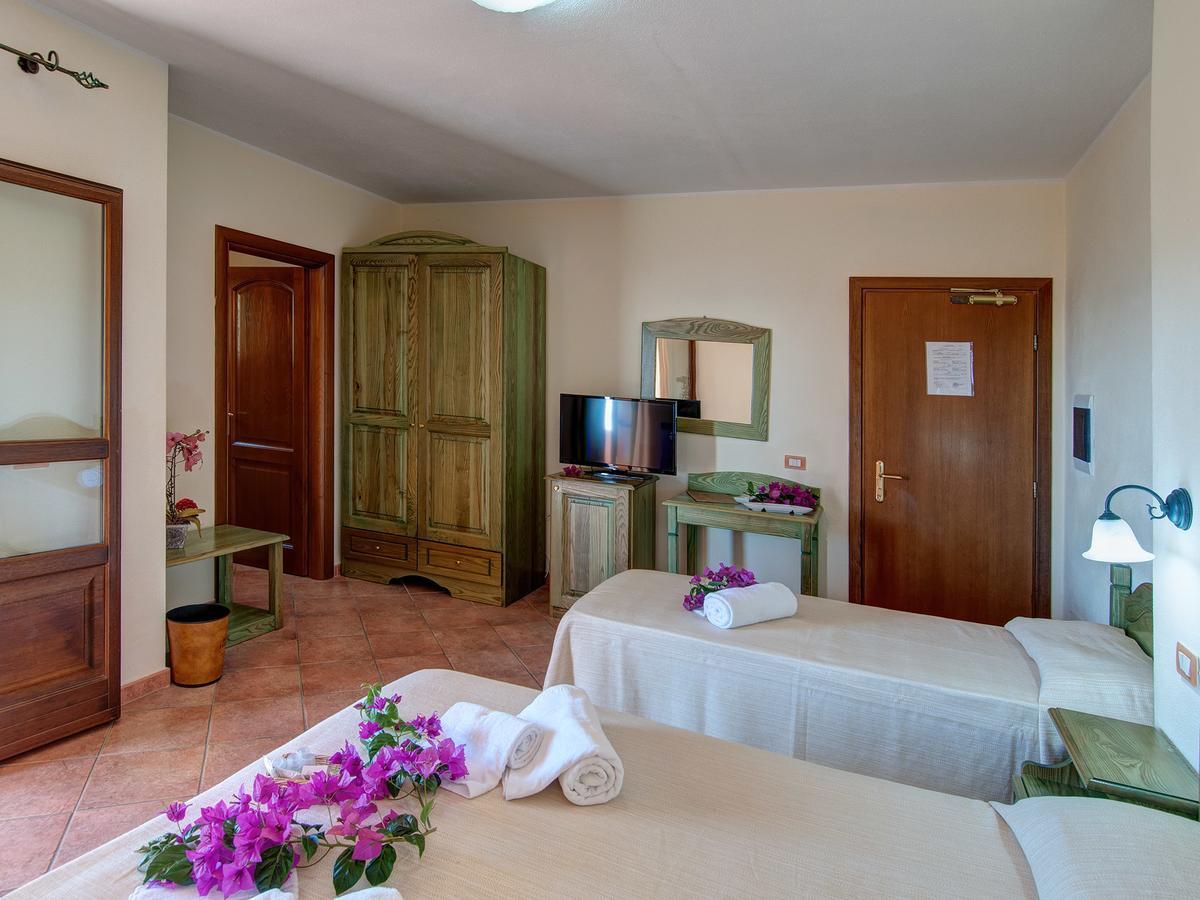 I Ginepri Hotel Cala Gonone Exteriör bild